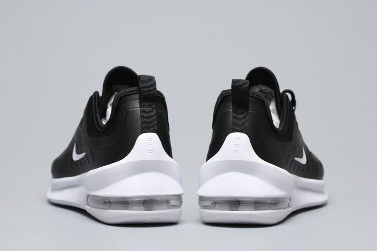 nike air max axis black and white