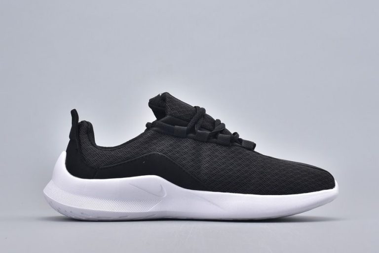 nike viale black and white