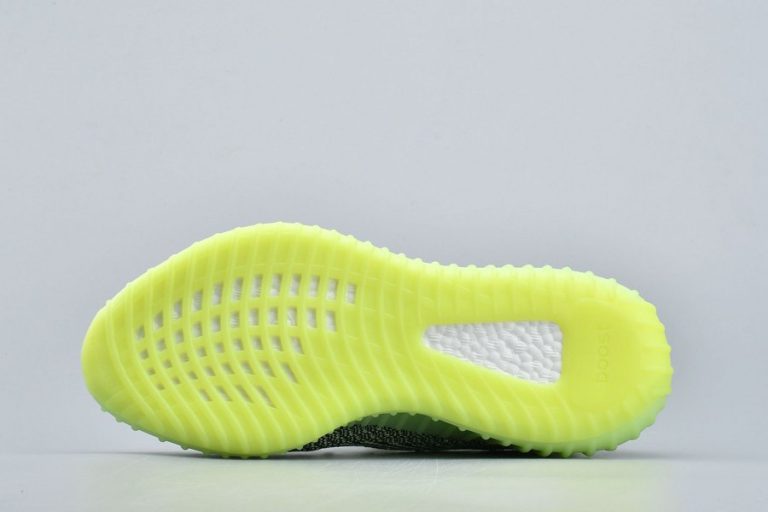 do the yeezreel glow in the dark