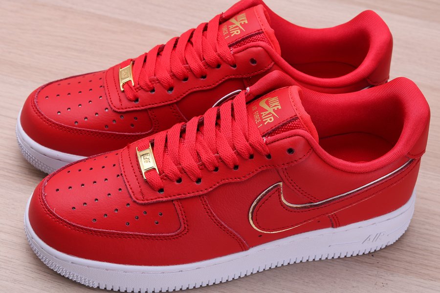 Chaussures Nike Air Force 1 ’07 Essential Gym Red/White-Metallic Gold ...