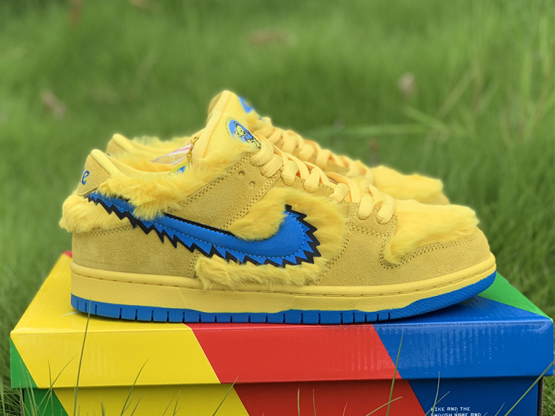 dunk low yellow bear