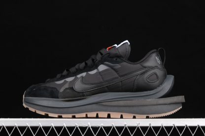 sacai x Nike Vaporwaffle Black/Gum DD1875-001 - FavSole.com